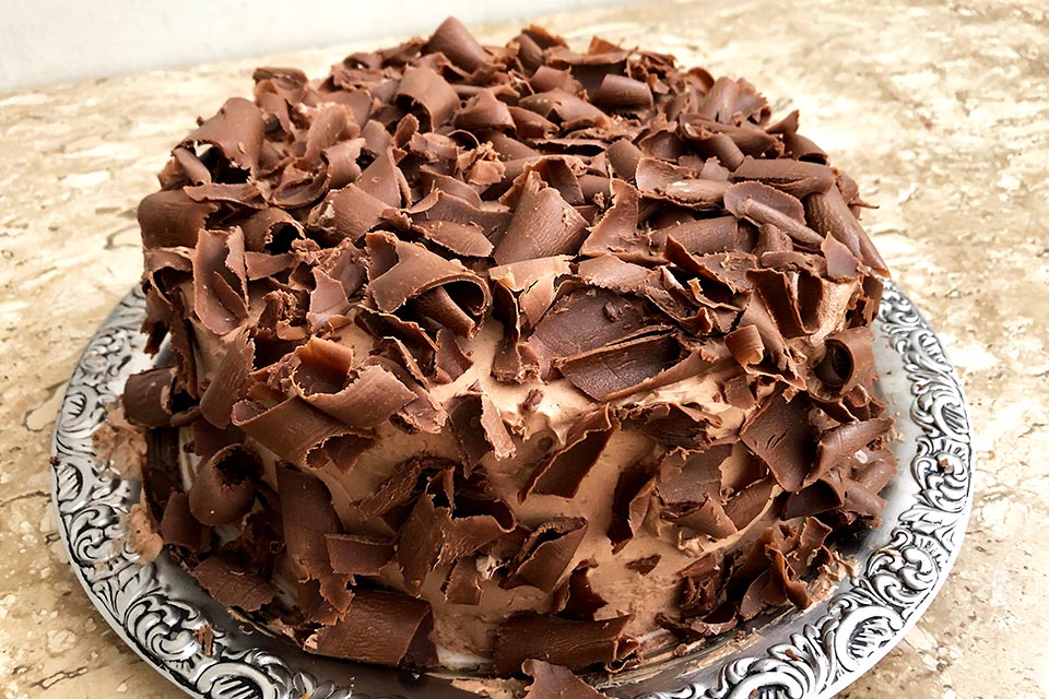 chocolate cake with chocolate shavings